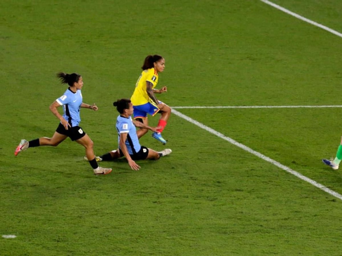 Jugadoras de la Selección Colombia Femenina celebrando una clasificación.