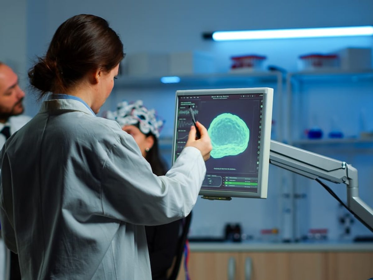 Sistema de inteligencia artificial apoyando diagnósticos médicos en cáncer.