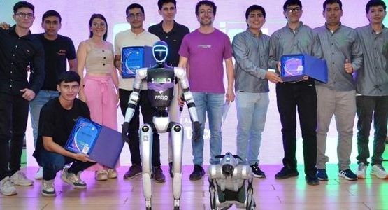 Personas participando en una jornada de innovación tecnológica en Yopal.